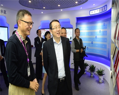 南山區(qū)區(qū)委書記王強(qiáng)一行赴國(guó)微電子考察調(diào)研